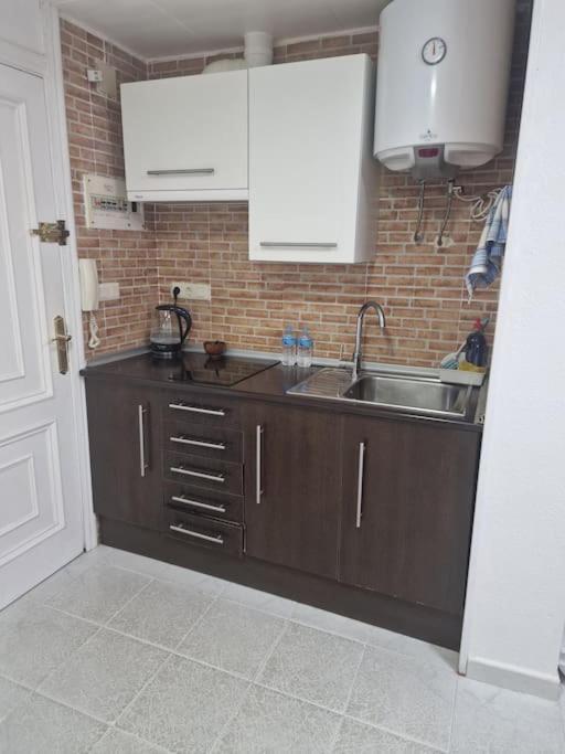 Studio Flat 150M Away From Beach Торевиеха Екстериор снимка